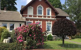 Ferienhaus Us lütt Hus und das Zimmer Linde im Haupthaus